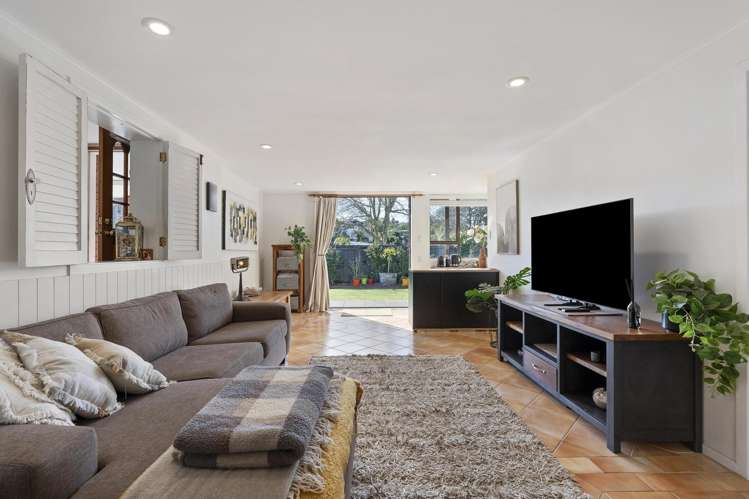 24 Lyons Avenue Murrays Bay_13