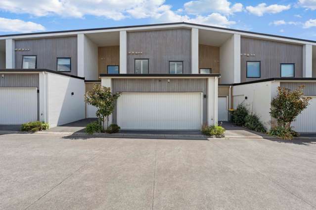 Immaculate Freehold Townhouse in The Crossings