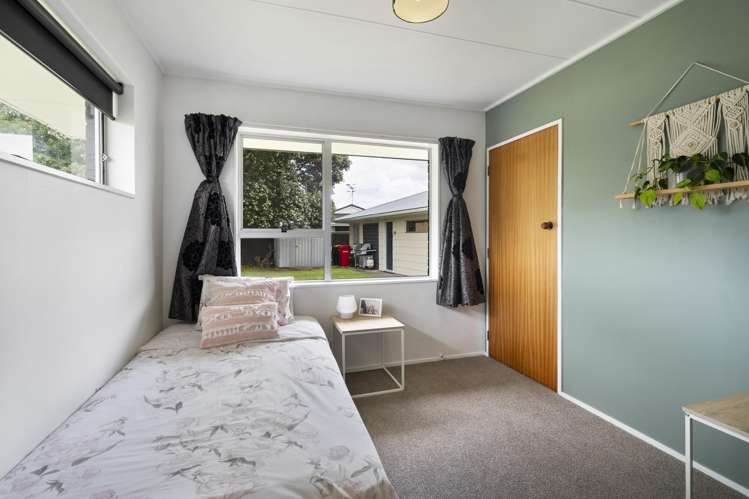 10 Suffolk Crescent Feilding_12