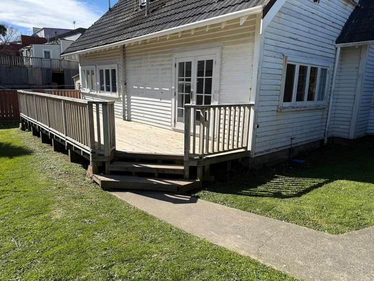 526 Adelaide Road_0