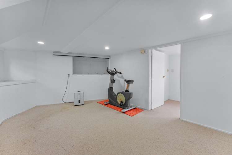 27 Colmar Road Mellons Bay_16