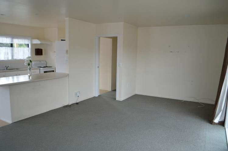 3b Mungavin Avenue Porirua East_4