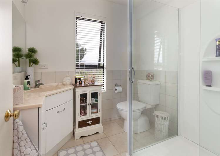 29 Pine Hill Rise Fairhall_17