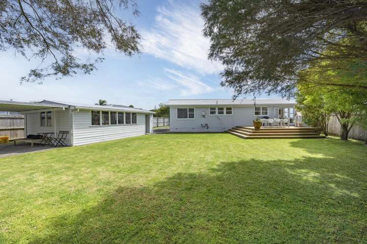 8 Brennan Avenue Te Atatu Peninsula_1