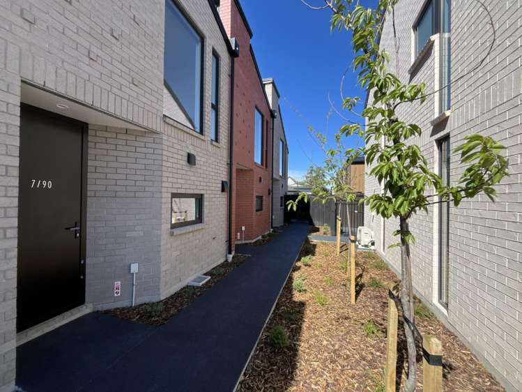 8/90 Holly Road 1544_13