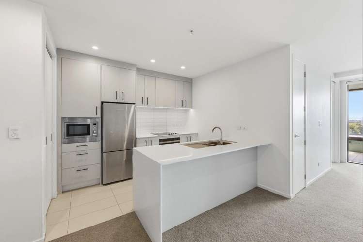 904/8 Waikumete Road Glen Eden_2