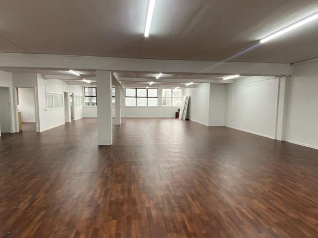 208SQM Office/ Showroom Retail with road frontage