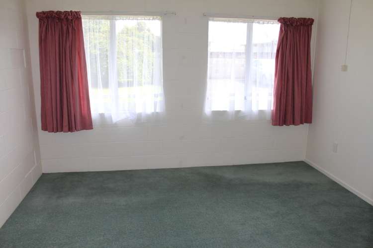 200 Old Farm Road Hamilton East_10