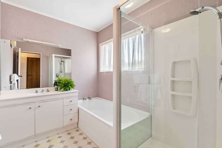 2/23 Beach Road Castor Bay_14