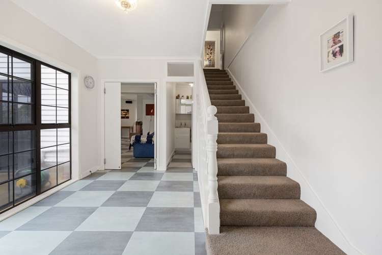 150 Lake Crescent Hamilton Lake_21