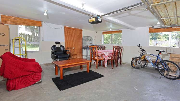 9 Leo Street Glen Eden_26