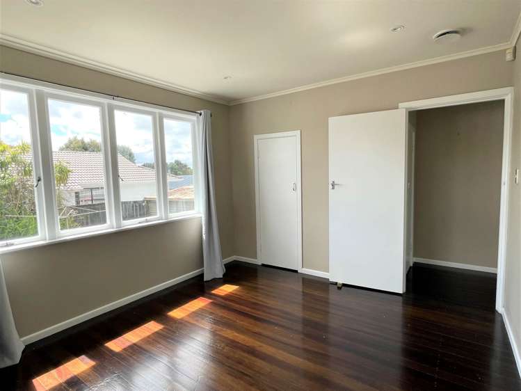 8 Grainger Road Te Atatu South_18