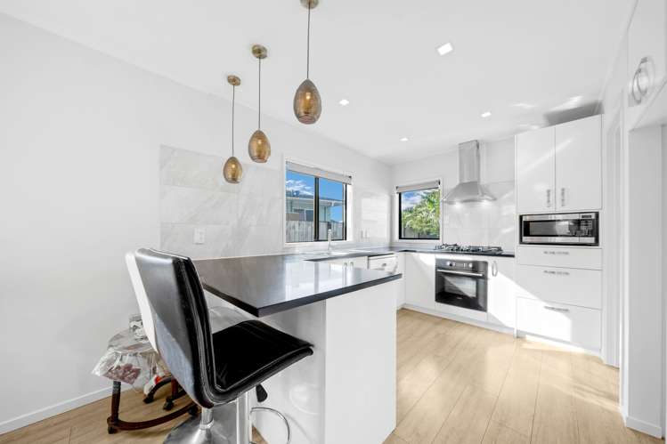 1/33 Challen Close Conifer Grove_6