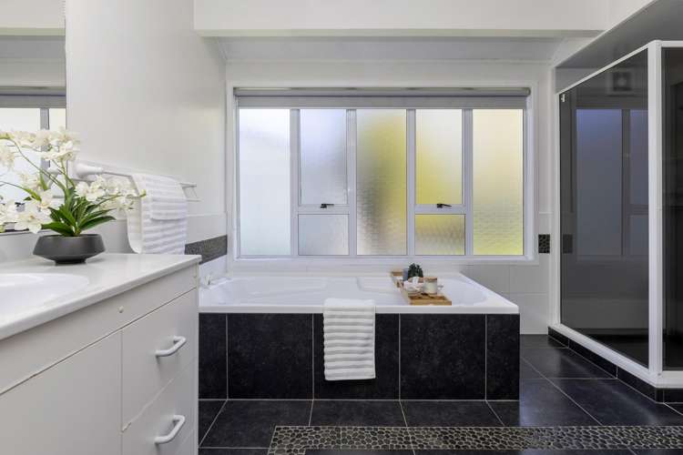 1 and 2/20 Stanley Street Wharewaka_23