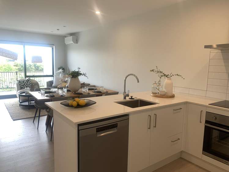 2/18 PARAONE CRESCENT "WAIATA SHORES" Takanini_6