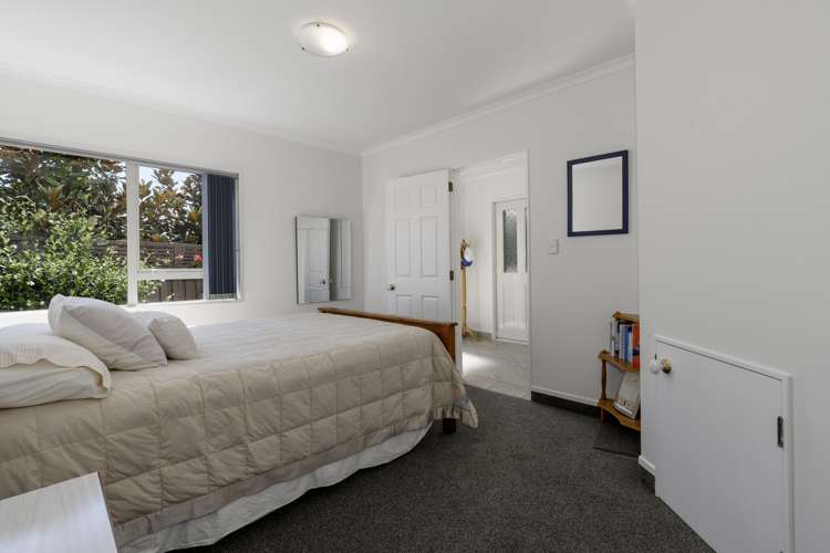 38 Eaton Crescent Matua_8