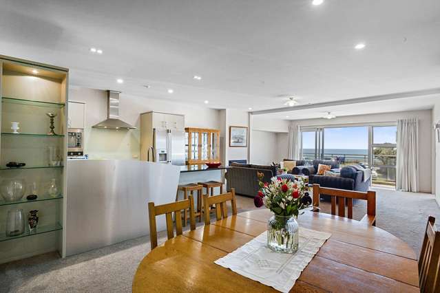 BEST OF BOTH WORLDS, INNER CITY AND BY THE SEA!