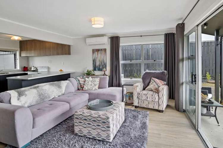 2/586 Bank Street 11385_7