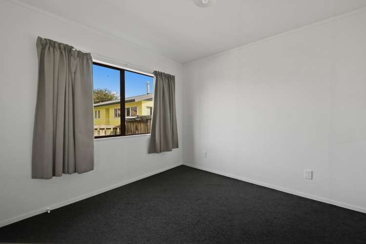 8 Beech Place Owhata_17