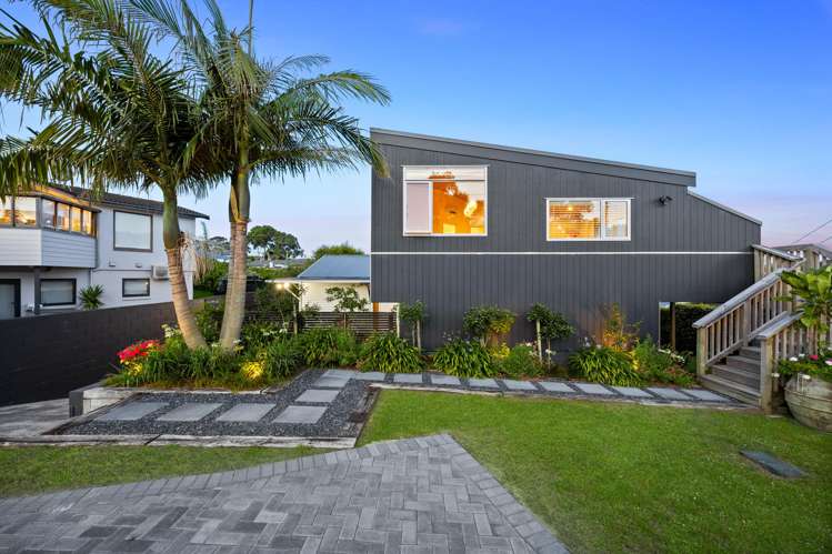 32 Colmar Road Mellons Bay_35