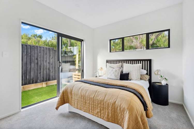 4 & 5/21 Erima Avenue Pt England_14