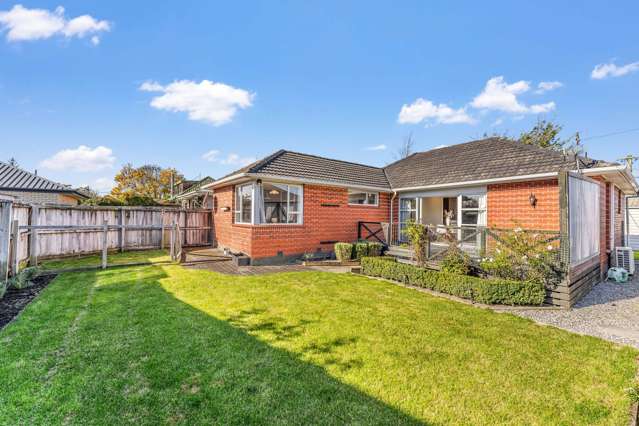 Sun, Space & Potential in Hoon Hay – Don’t Wait!