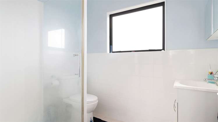 18a Charlenne Close Ranui_15