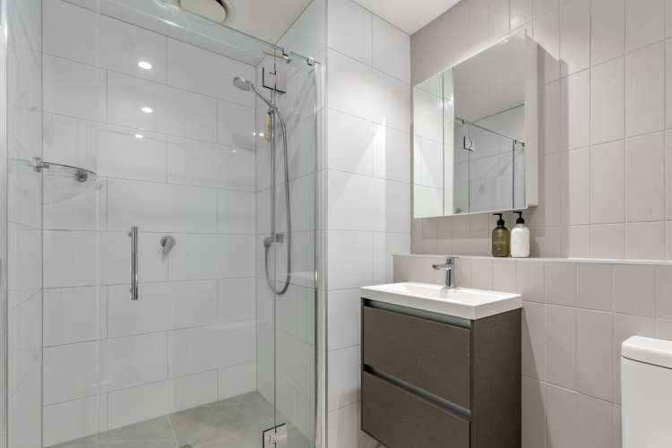 202/1 Kimiora Street Three Kings_9