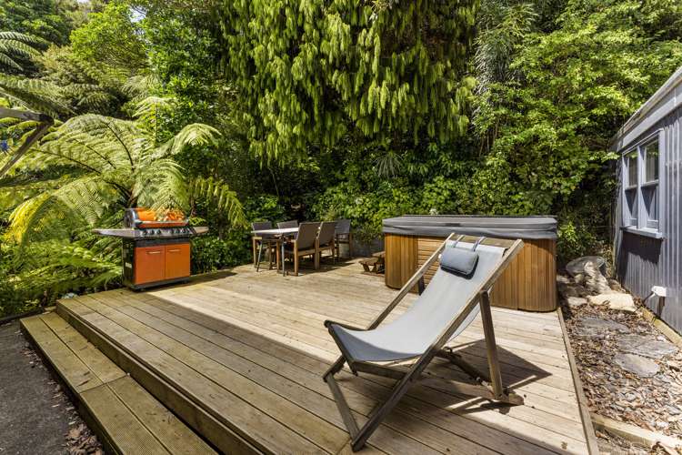 214 Whites Line East Waiwhetu_24