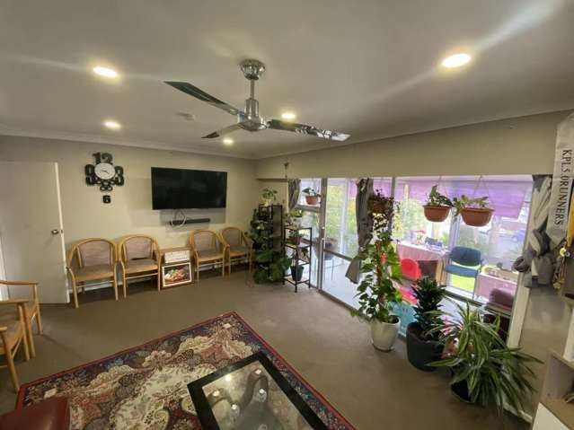 6 Scanlen Terrace Kelston_3