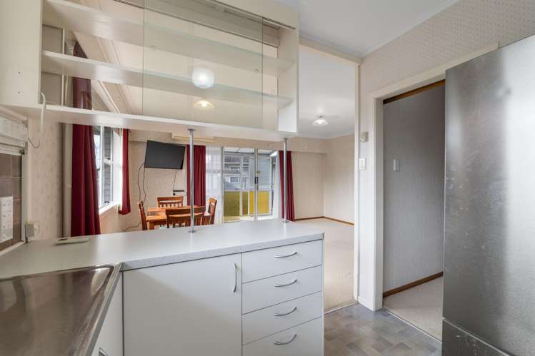 2/4 Severn Place Spotswood_6