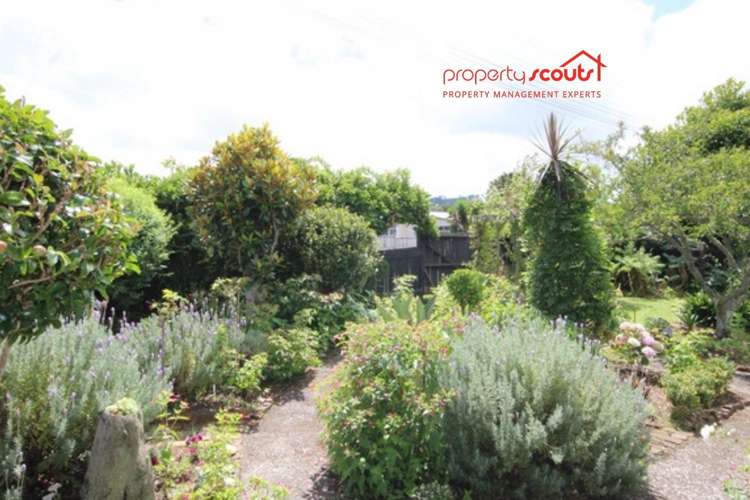 25 Sherwood Road 11614_16