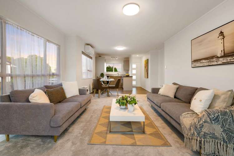 2/5 Cheam Place Pakuranga Heights_4