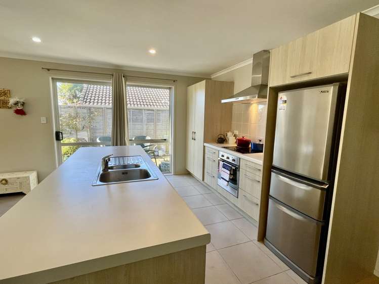 2 Barossa Way Brookfield_9