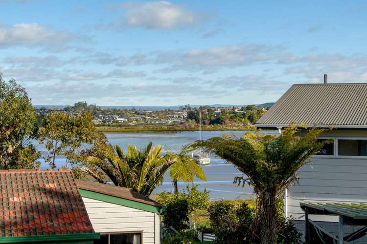 4 Sunny Bay Road Matua_21