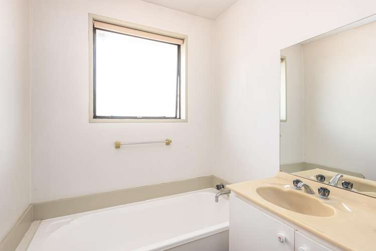 2/61 Caledonian Road Saint Albans_16