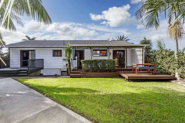 61 John Dee Crescent Red Beach_2