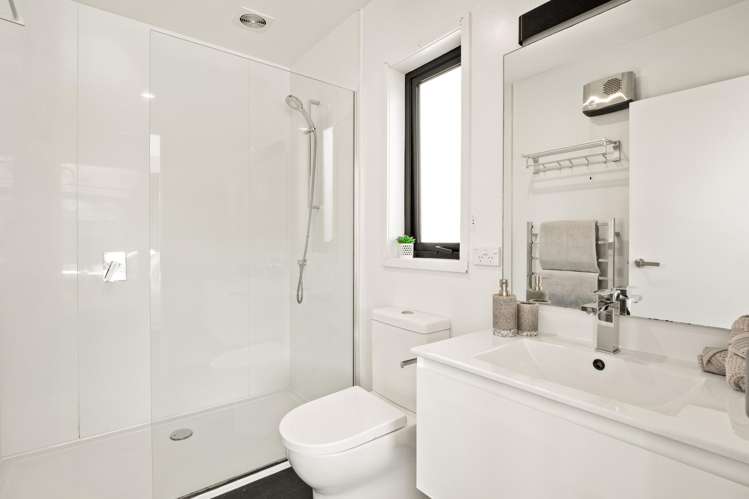 72 Risinghurst Terrace Lower Shotover_11