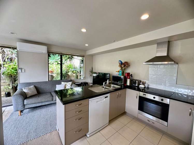 5A Thomas Hamer Place Greenhithe_2