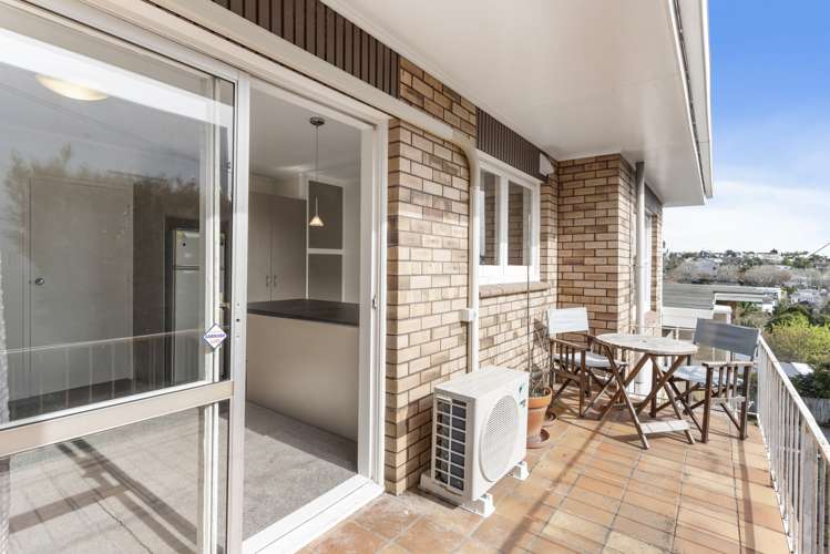 1/120 Orakei Road_0