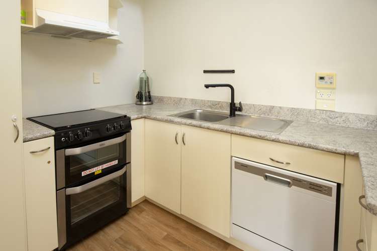 1/670 Whangaparaoa Road Stanmore Bay_2