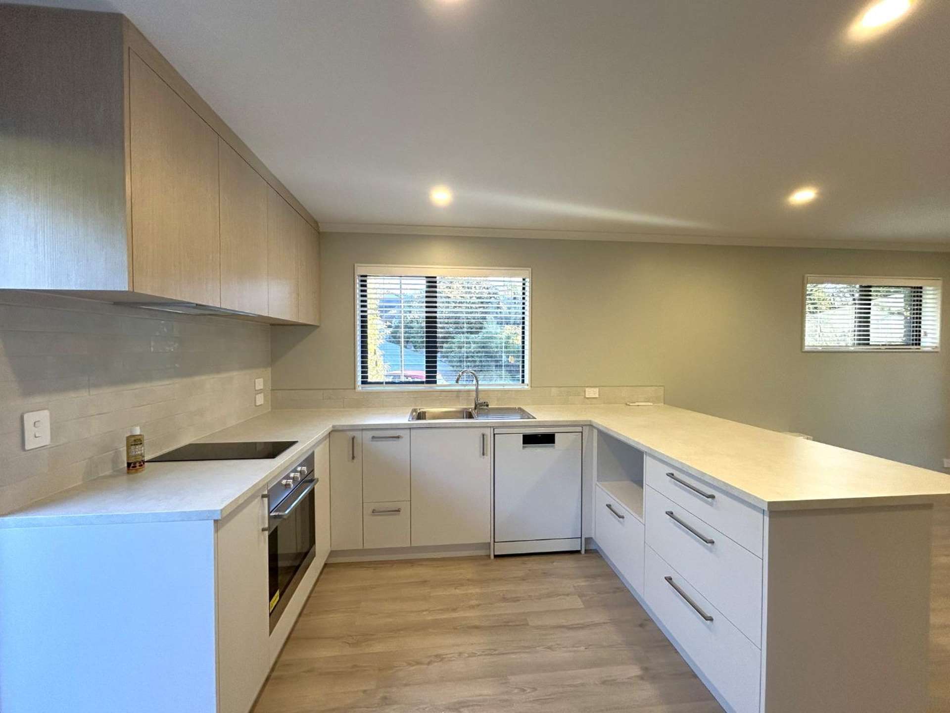 6A Lionel Place 11192_0