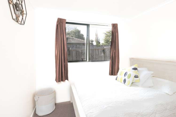 8 Simpson Road Ranui_13