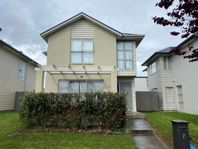 Family property in the heart of Takanini Addis...