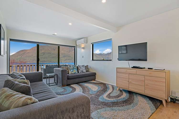 17b Cameron Place Fernhill/Sunshine Bay_8