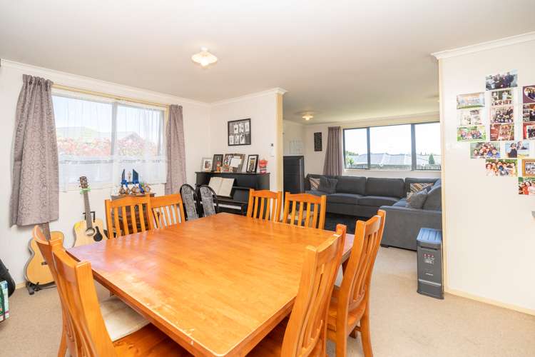 23 Pointon Glade Grandview Heights_5