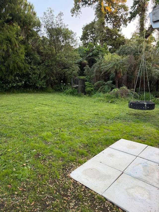 Sleepout for Rent – Henderson Valley Oasis