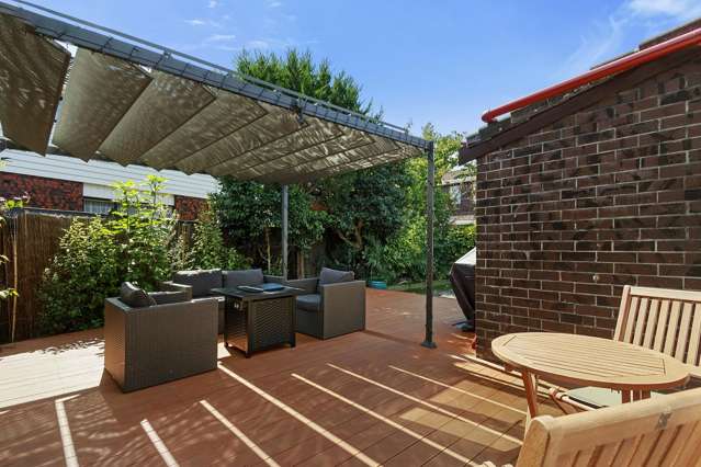 42 McEnroe Grove Naenae_2