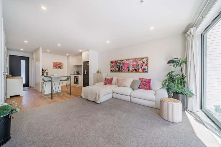 6/90 Knights Road Hutt Central_4