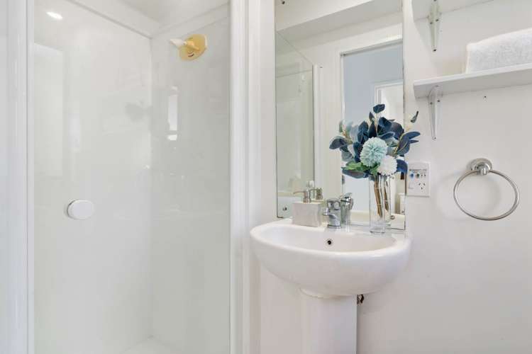 17/12 Ambrico Place New Lynn_12